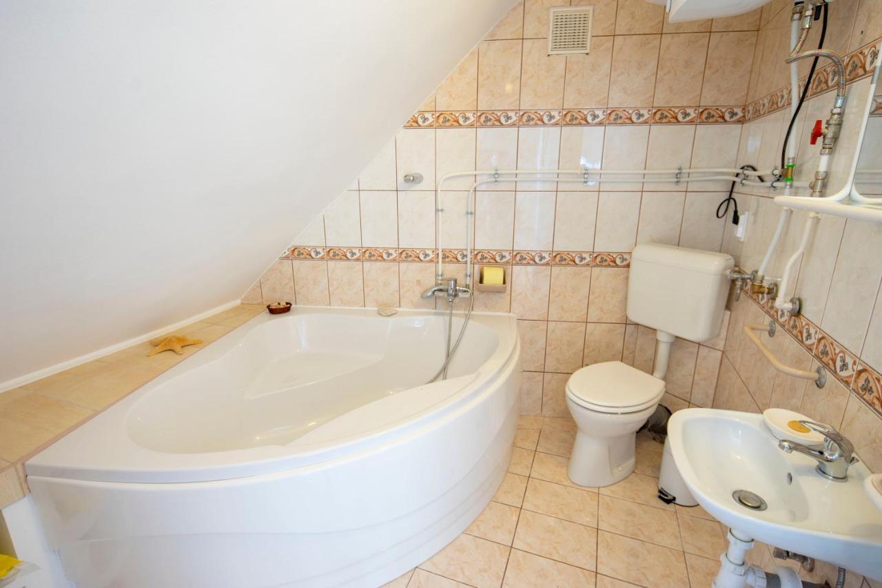 Darvin Apartman Eger Exterior photo